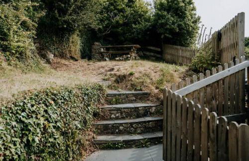 Cute and cosy 2 bed cottage in beautiful Solva - Photo 18