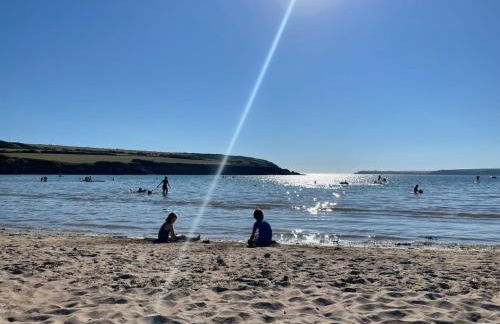 Family-friendly cottage - walk to stunning beach - Foto 2