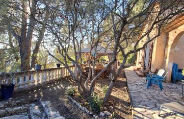 Les Ribas villa groupe, de 4 a 14 personnes, maison familiale, séjour nature, calme, Provence, Plaine des Maures, proche mer, Verdon, randonnée, terrain arboré, jeux enfants, pétanque, ping-pong, cuisine équipée, grande capacité, vacances en groupe - Foto 44
