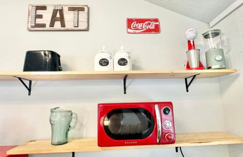 Route 66 Pop Stop-Minutes to Main St - Foto 19