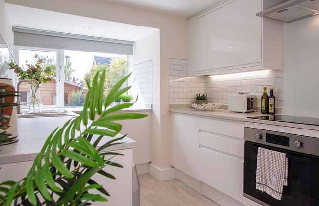 Stunning Townhouse with Large Garden - Photo 20