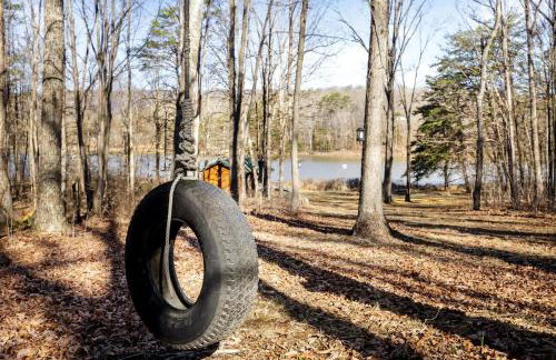 Lustrous Lakefront Cabin Oasis near Lake Ferndale in West Virginia - Foto 40