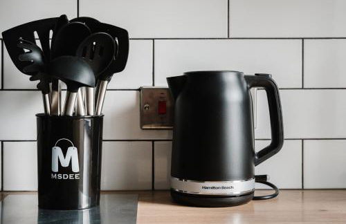 Modern 2 Bedroom House with Parking - Photo 32