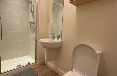 Large 3 Bed Home - Coop Live -Free parking - Foto 28