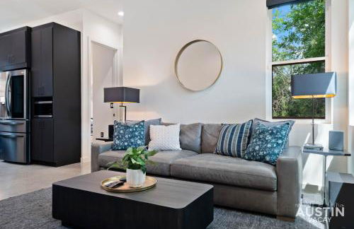 Luxury 2BR 2BA East Austin retreat w yard, deck and garage parking by Austin Vacay - Foto 32