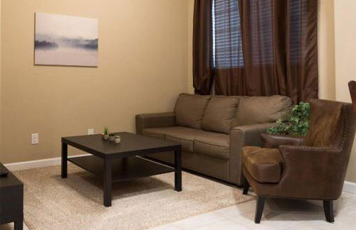 Gated townhouse with 2 suites, heated pool, hot tub - Photo 4