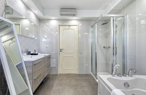 Golfinhos - MAGNIFICENT & SPACIOUS 5 BEDROOM VILLA - Foto 90