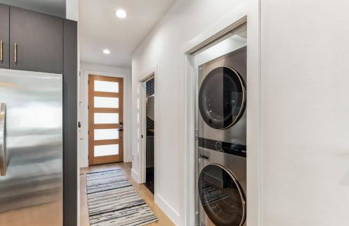 Chic Austin Getaway brand new with rooftop patio - Foto 12