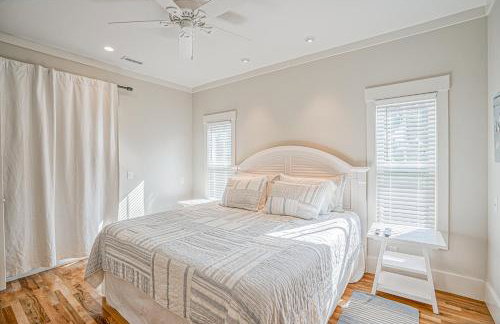 NEW LISTING Six Bedrooms - Private Dock - Steps to the Beach - Sleeps 14 - Foto 41