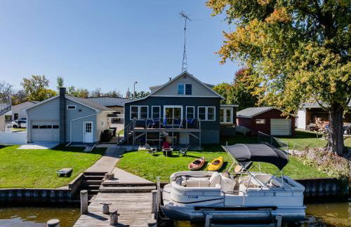 Wolf River Multi-Family Retreat - Sleeps 14 Pontoon Boat Paddle Boards Firepit - Foto 4