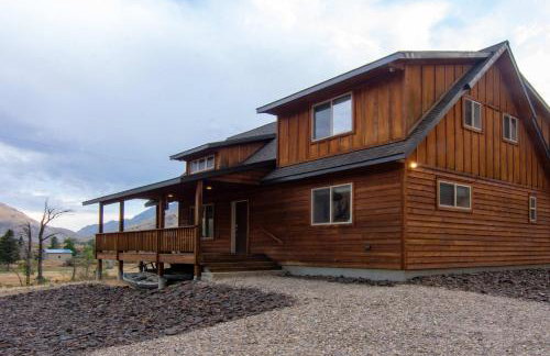 Stunning Salmon Riverfront Cabin - Foto 38