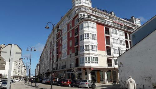 Atico con terraza y piscina comunitaria - Foto 2