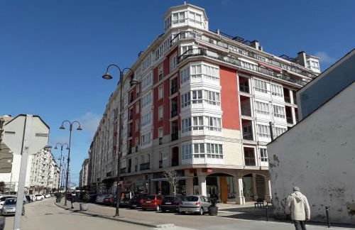 Atico con terraza y piscina comunitaria - Foto 2