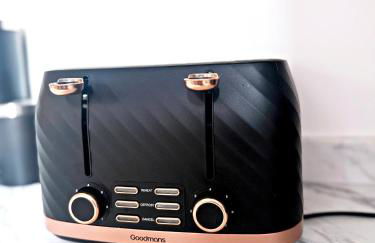 Stylish 3-Bedroom Home, Patio & High-Speed Wi-Fi - Foto 52