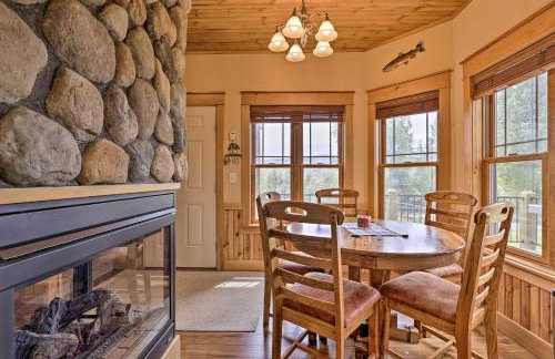 Fish, Hike and Ski Riverfront Granby Cabin! - Foto 7