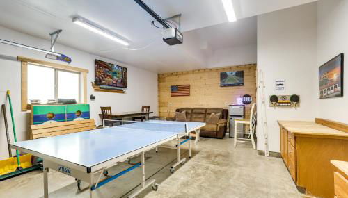 Hot Tub and Game Room Ronald Retreat 2 Mi to Lake! - Foto 4