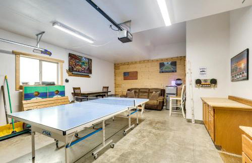 Hot Tub and Game Room Ronald Retreat 2 Mi to Lake! - Foto 4