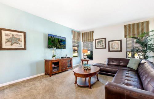 Spacious 6-Bedroom Getaway with Game Room, Private Spa & Sunny Pool Deck in Premier Resort Setting - Foto 39