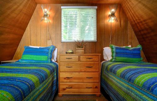 Wonderful A frame Nestled Amidst Trees in Otter Rock, Oregon - Foto 12