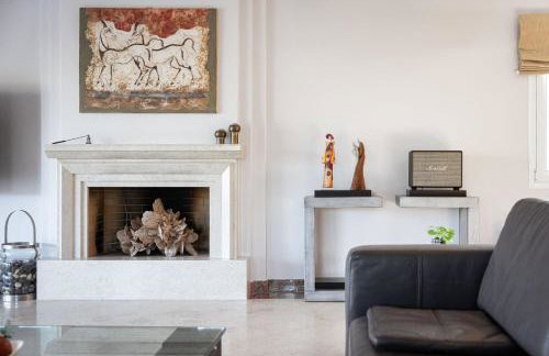 Eretria Luxurious Seafront Villa - Photo 36