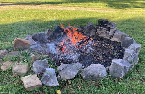 Historic cabin off I-77, views, antiques, Wi-fi, wonderful experience for 2! - Foto 52