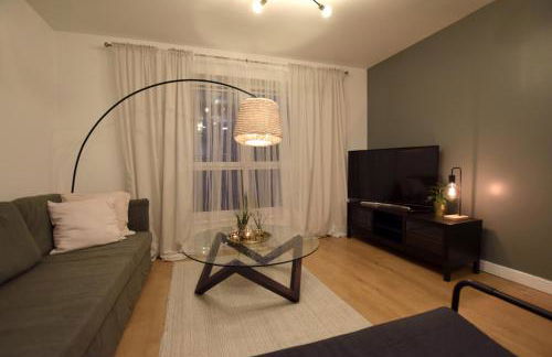 Modern 2 bed Apartment- Town Centre - Photo 4