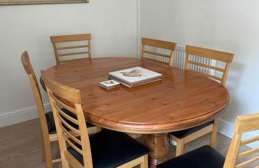 Bryntivy - a cheerful stone cottage close to beach - Foto 17