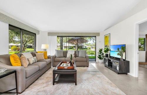 Luxurious Golf Retreat Villa in PGA National! - Photo 11