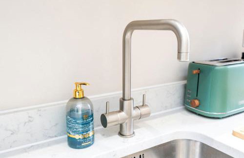 Long Stay Offers, Modern Amenities, Fully Equipped, All Bills Included, Perfect Location, King Size Bed, Fast Wifi - Foto 31