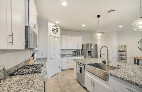 Hot Tub, Putting Green! New-Build Glendale Home - Foto 6