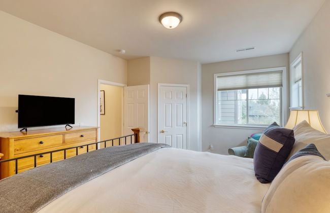 Forest Ridge Loop by Avantstay Hot Tub Private Community Amenities - Photo 21