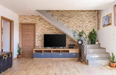 5 Bedroom Amazing Apartment In Viskovo - Photo 25