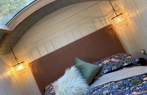 Chez Maurice Luxury Shepherds Hut with Bath and Hot Tub - Foto 4