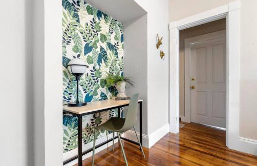 Downtown Beverly|KING BED|Minutes to Salem+Train - Photo 10