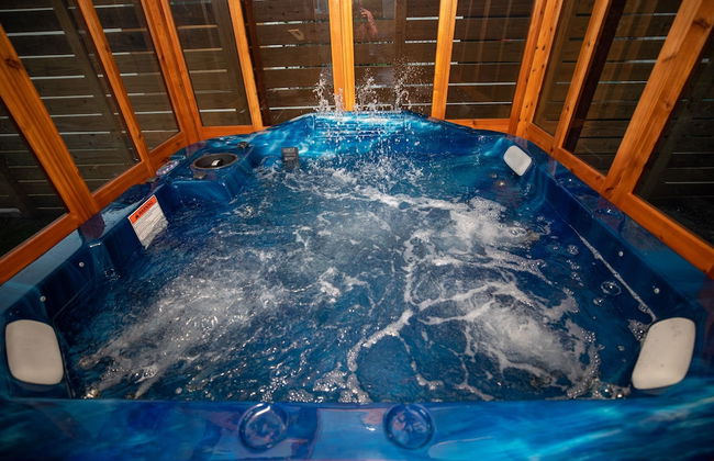 Pet Friendly Modern Zen Studio Retreat W/ Hot Tub! Home by RedAwning - Foto 35