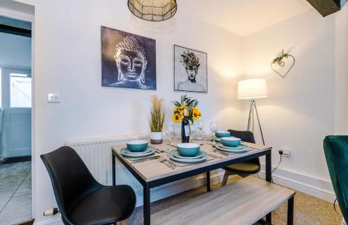 Charming 1-bed house in Chester by 53 Degrees Property, Ideal for Couples & Business, Amazing Location - Sleeps 4 - Photo 7