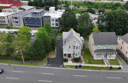 988 - 2 4BR Boston Cozy Getaway near Geneva Cliffs - Foto 40