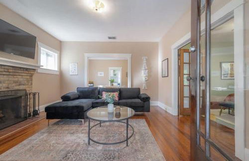 Historic & Cozy Bungalow by Downtown - Foto 7