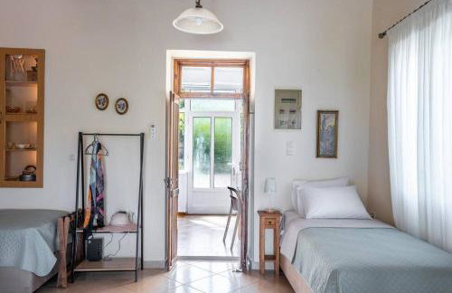 Manos Home - Photo 13