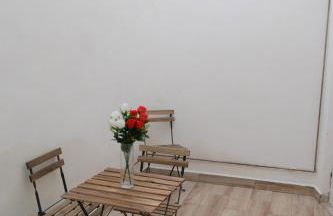 Impressive 1 bed Apartment with a stunning bathroom and Terrace CB4EV - Photo 7