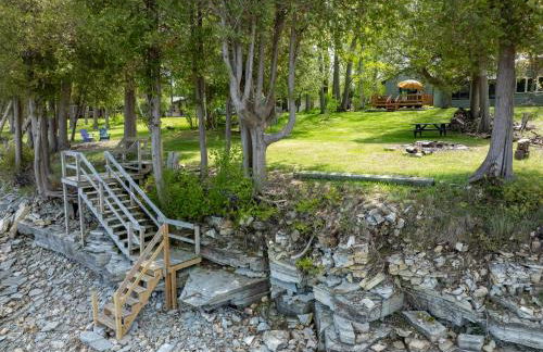 Yorita Manor - Lake Front Getaway! Dogs, Fire Pit & Deck - Photo 40