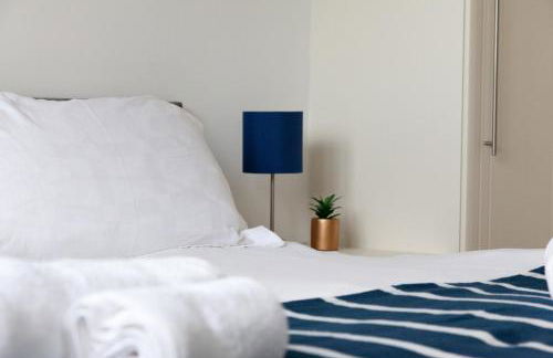 Weekly & Monthly stays in Penthouse for Contractors or Leisure Single or Superking beds available - Foto 17