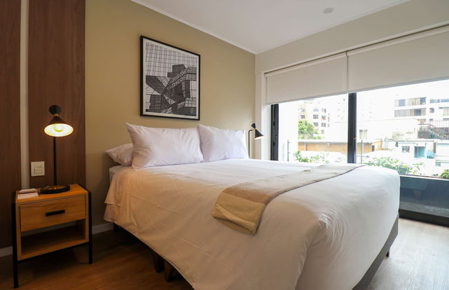 w Prestigious 2BR w Balcony Near Larcomar - Foto 15