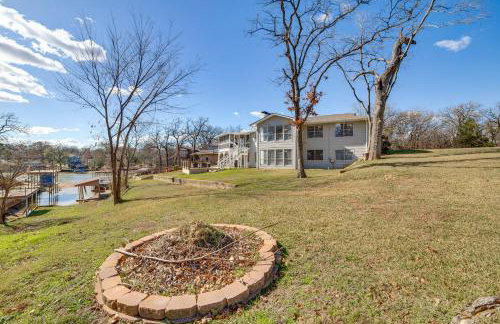 Lakeside Retreat Large Spacious Home with Game Room - Photo 37