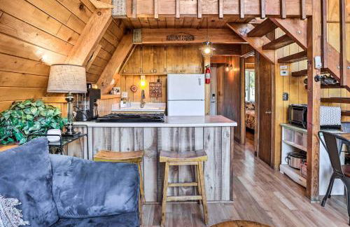 Cozy A-Frame with Hot Tub Near Arrowbear Lake! - Foto 6