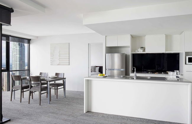 Mantra Circle on Cavill - Photo 15