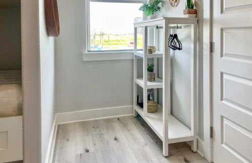 Walk to Crystal Beach Chic Family Retreat with Deck - Foto 23