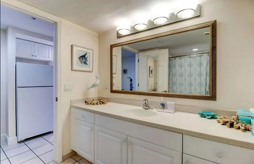 Bang For Your Buck Hotel Condo On Daytona Beach with Kitchen and Ocean View - Foto 10