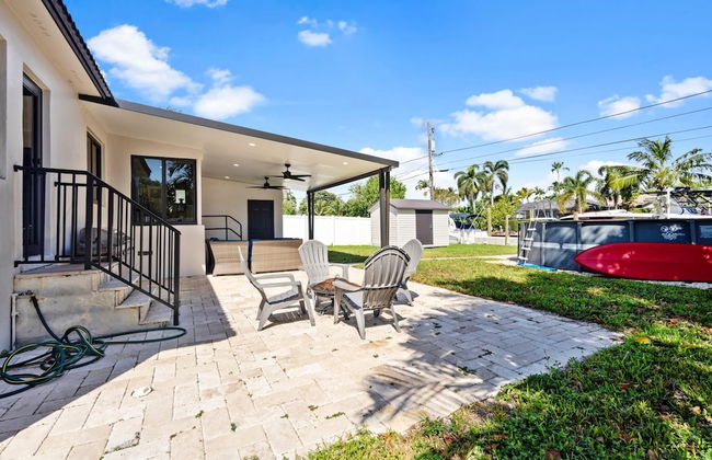 Stunning 3 Bd Pool House w Enchanting Water Views - Foto 44