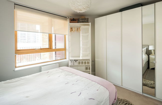 Shiny & Comfy stay with Underground links nearby! - Photo 1